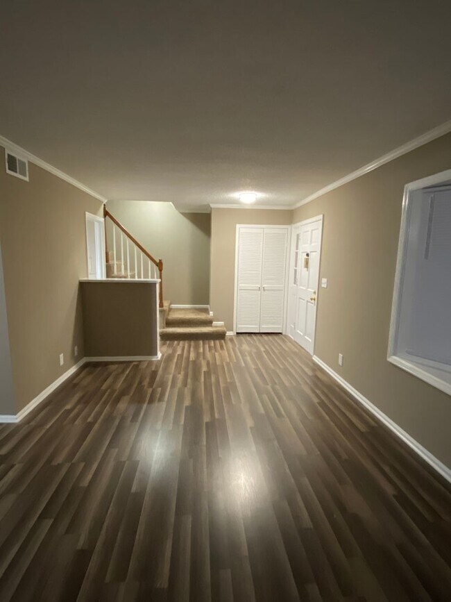 Building Photo - Nice 3BR Condo in Huntington Ridge