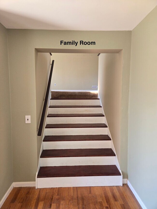 Foto del edificio - Spacious 3-bedroom, 1.5 bath single family...