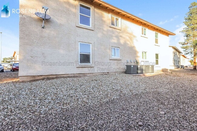 Foto del edificio - 465 W Ivyglen St