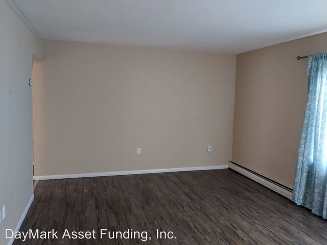 Building Photo - 3 br, 1 bath House - 182 Hawthorne Dr