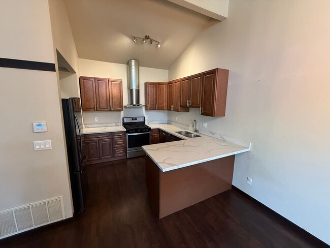 Foto del edificio - Beautifully Updated Spacious Townhome!