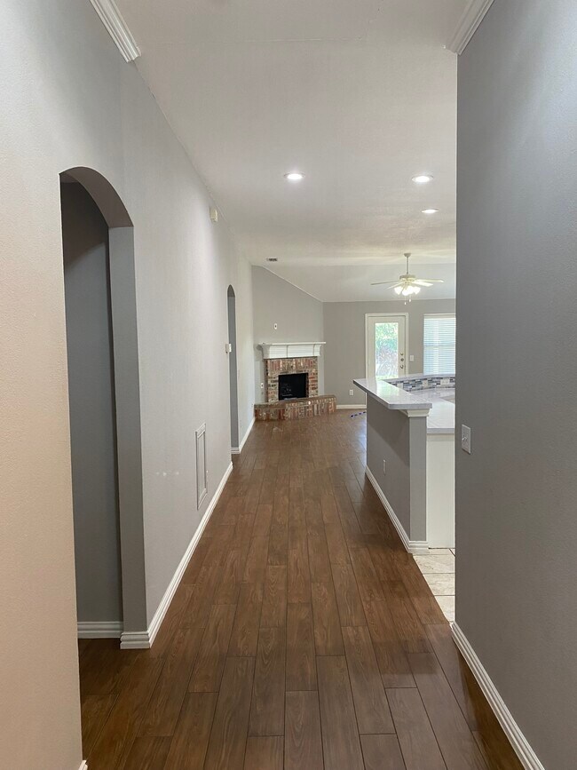 Building Photo - 1720 Hackberry Branch Dr