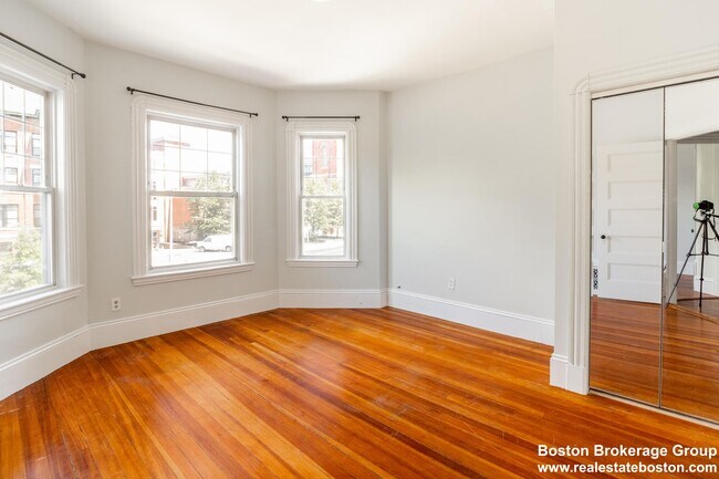 Foto del edificio - 789 Columbia Rd