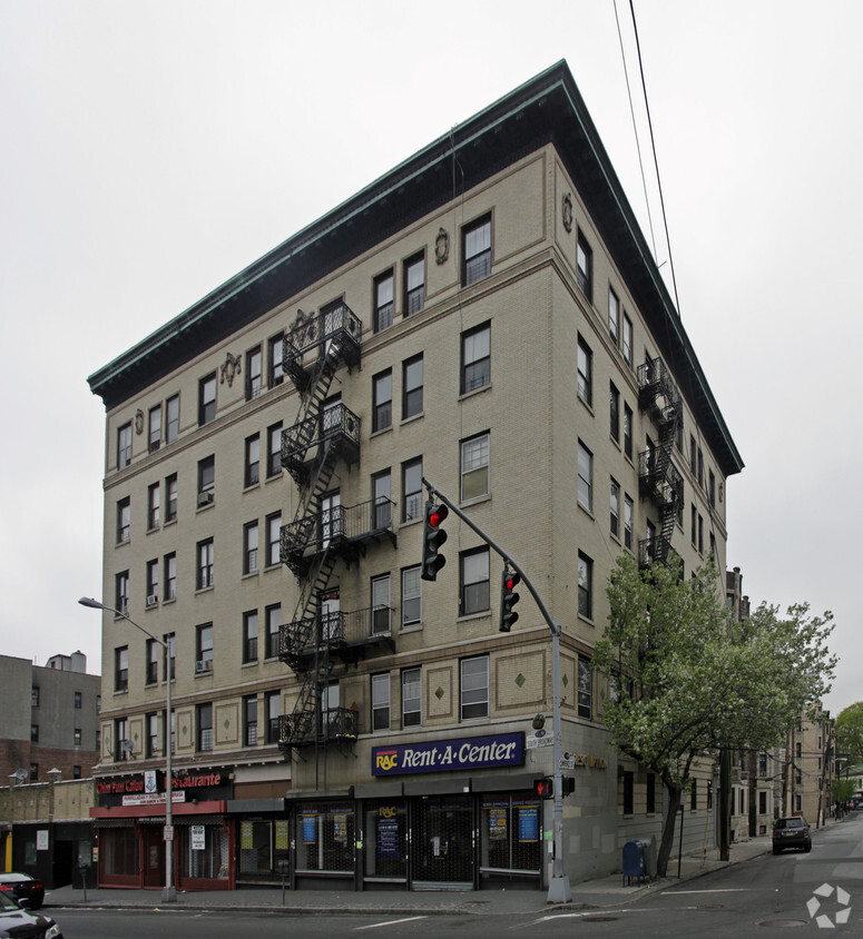 Foto del edificio - 490 S Broadway