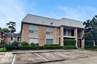 Building Photo - 2230 S Piney Point Rd