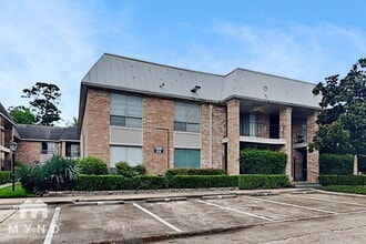 Building Photo - 2230 S Piney Point Rd