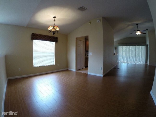 Building Photo - 2 br, 2 bath Condo - 4540 SW 52nd Cir #102