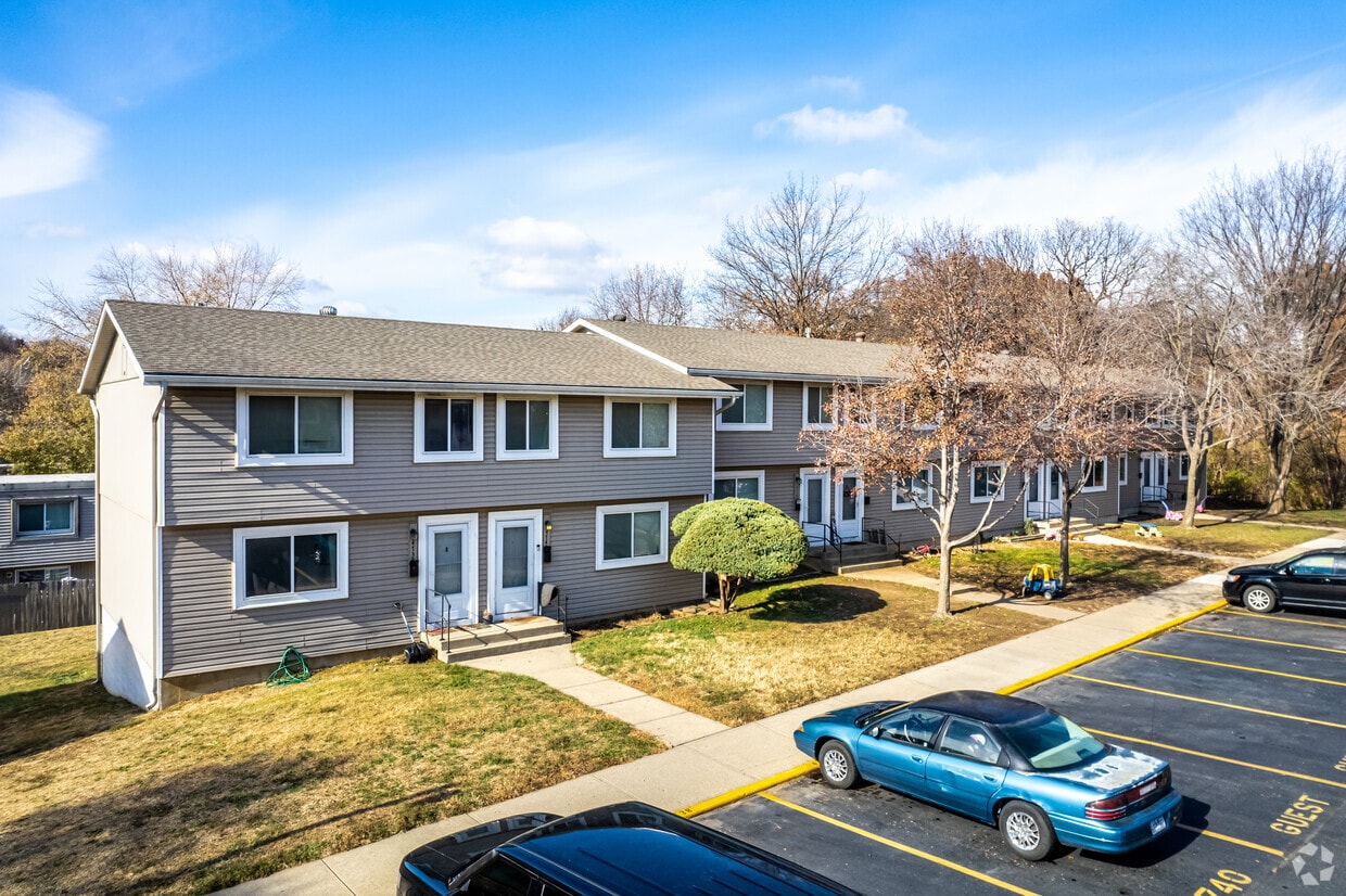 Riverside Townhouses Apartments in Riverside, MO