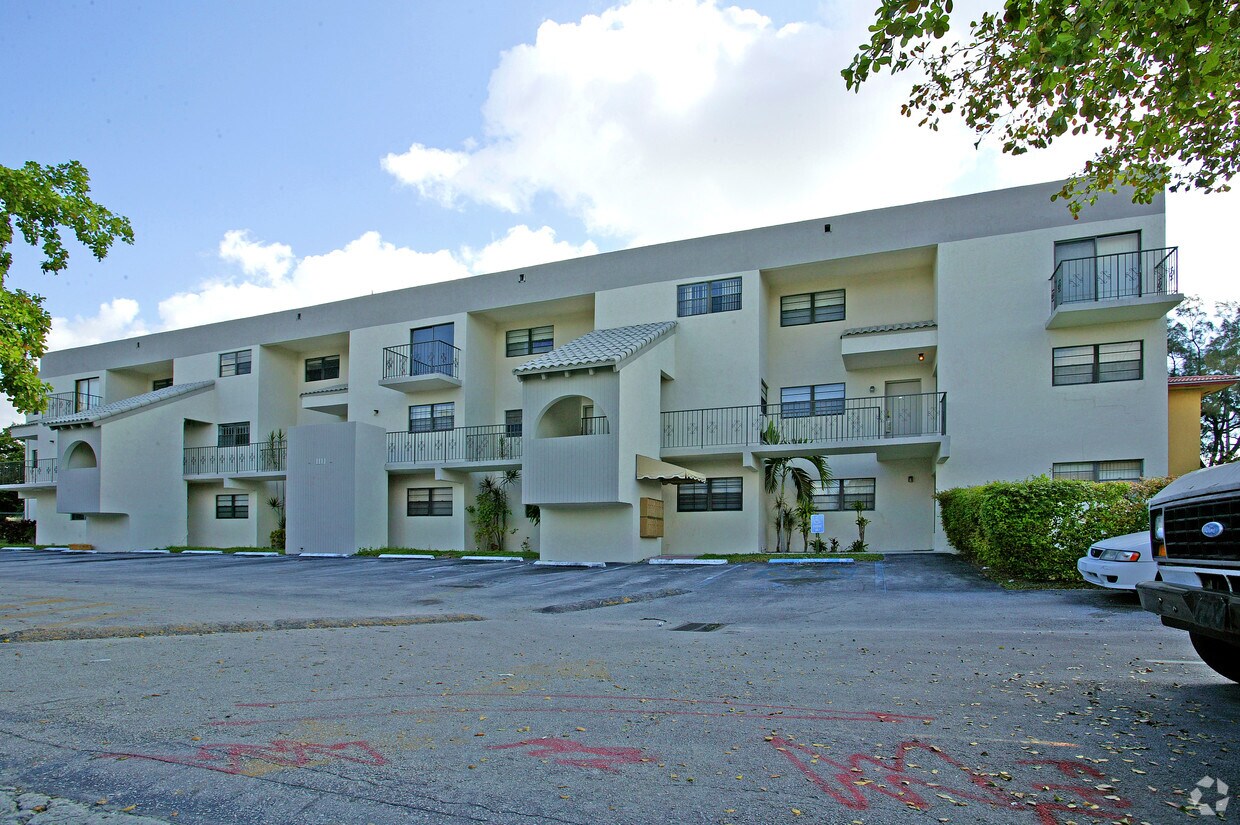 Building Photo - 1111 NW 43rd Ave