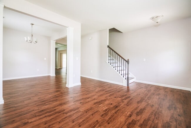 Building Photo - 117 Preakness Farm Dr