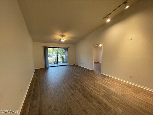 Foto del edificio - 2142 Arbour Walk Cir