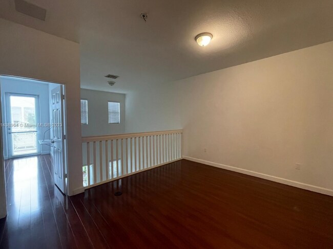 Foto del edificio - 10708 NW 74th St