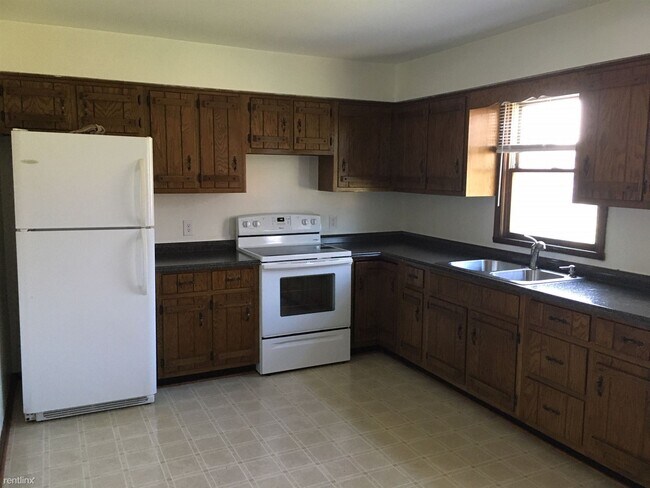 Building Photo - 2 br, 1 bath  - 8 South St Apt 3