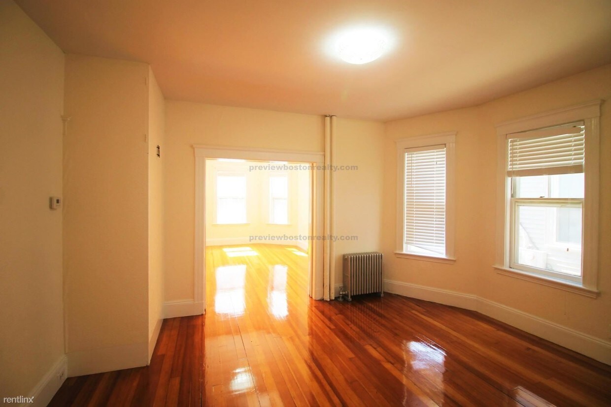 Primary Photo - 166 Kelton St