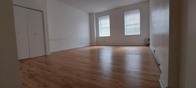 Foto del edificio - 341 Monmouth St