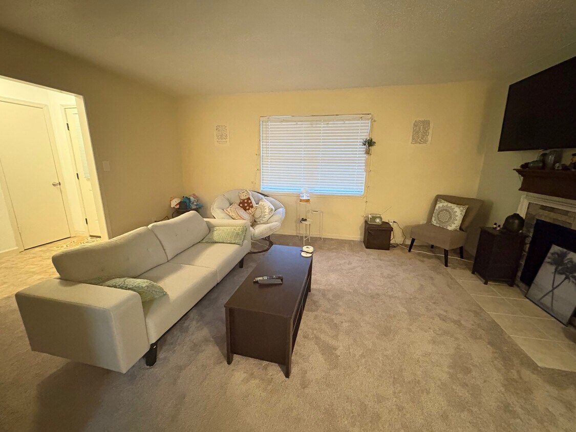 Foto principal - 1807 E Lindsey St