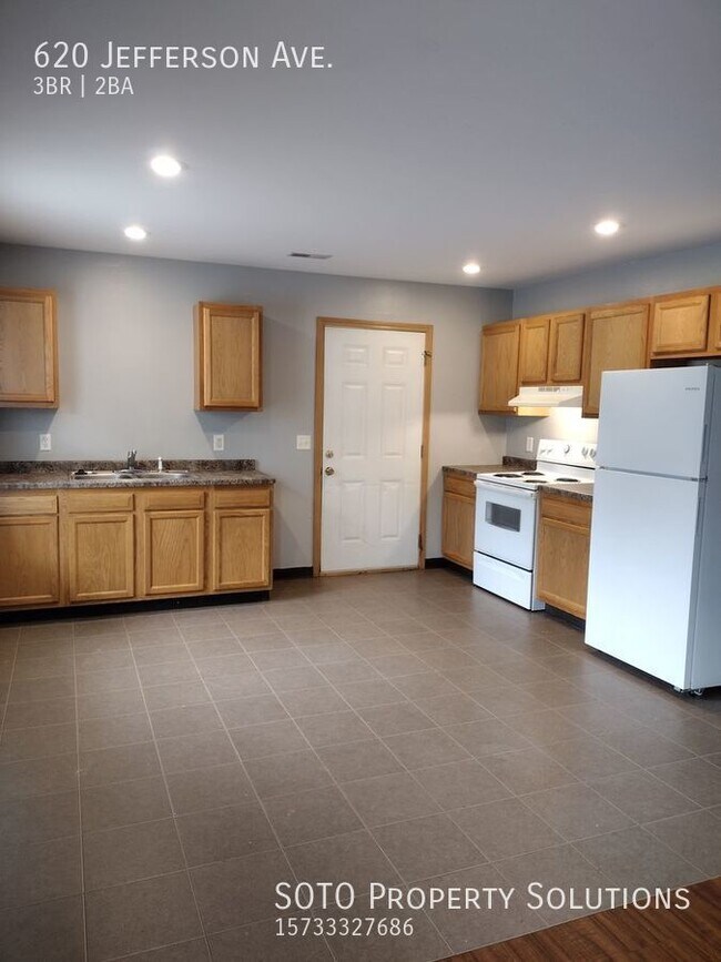 Building Photo - 3BD/2BA Pet Friendly House near Downtown C...