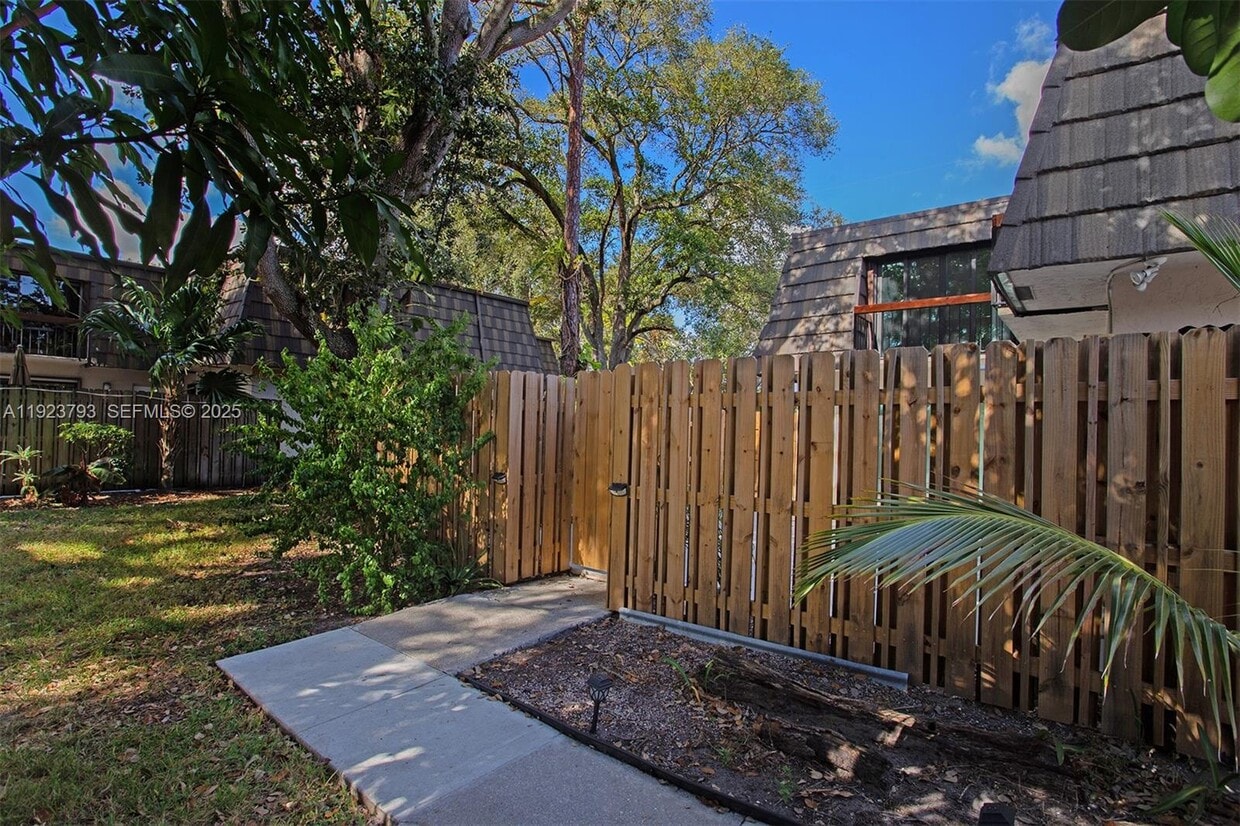 Foto principal - 4059 Palm Bay Cir