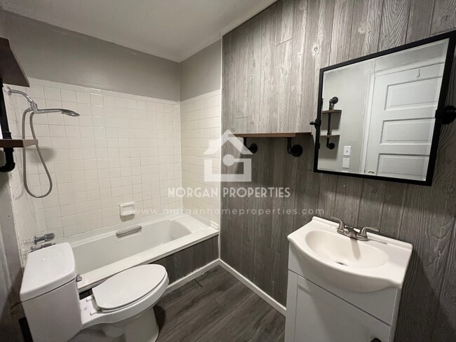 Building Photo - 208 N Meridian St