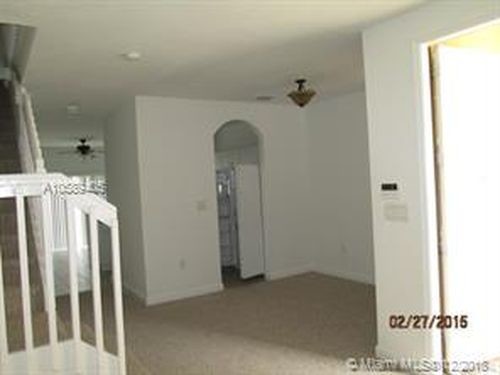 Building Photo - 1420 NE 33rd Ave