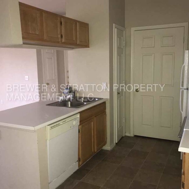 Building Photo - 5401 E Van Buren St