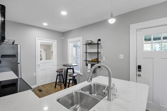 Building Photo - 745 Sullivant Ave