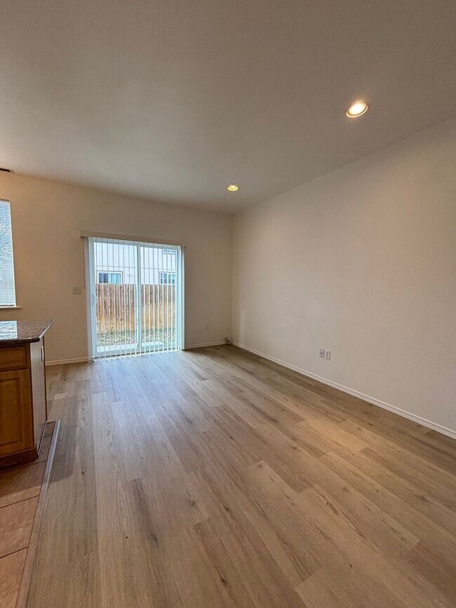 Foto del edificio - $500 Off 1st Month w/ 12m Lease! Pet Frien...