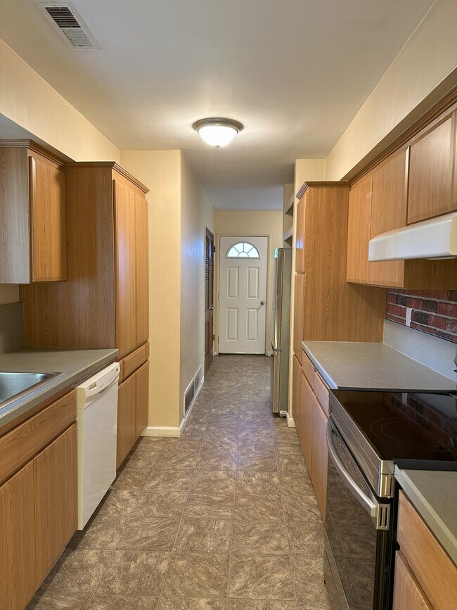 Foto del edificio - 453 Grandview Dr