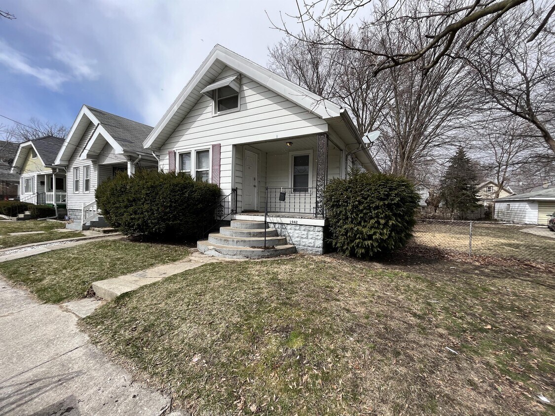 1942 Barrows St, Toledo, OH 43613 House Rental in Toledo, OH