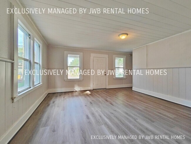 Building Photo - 6605 Elwood Ave
