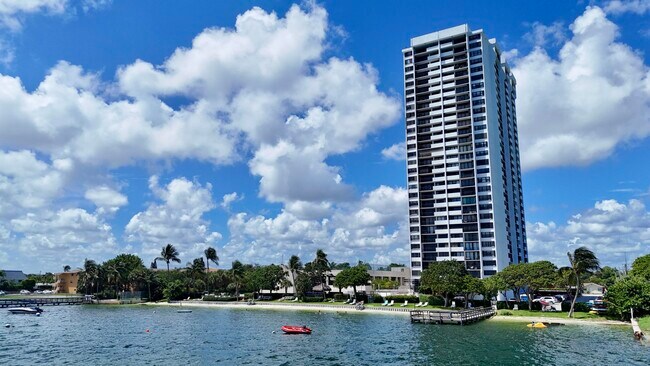 Foto del edificio - 5600 N Flagler Dr