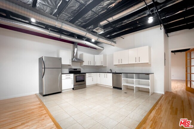 Building Photo - 5401 Alvern Cir