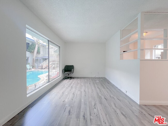 Building Photo - 941 N San Vicente Blvd