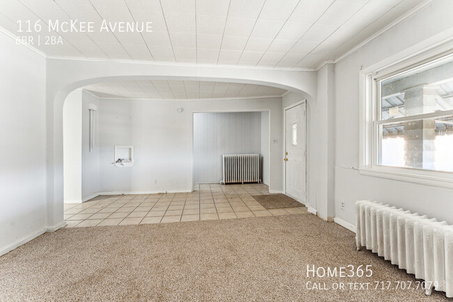 Building Photo - Spacious Single-Family 6 Bed 2 Bath dream!