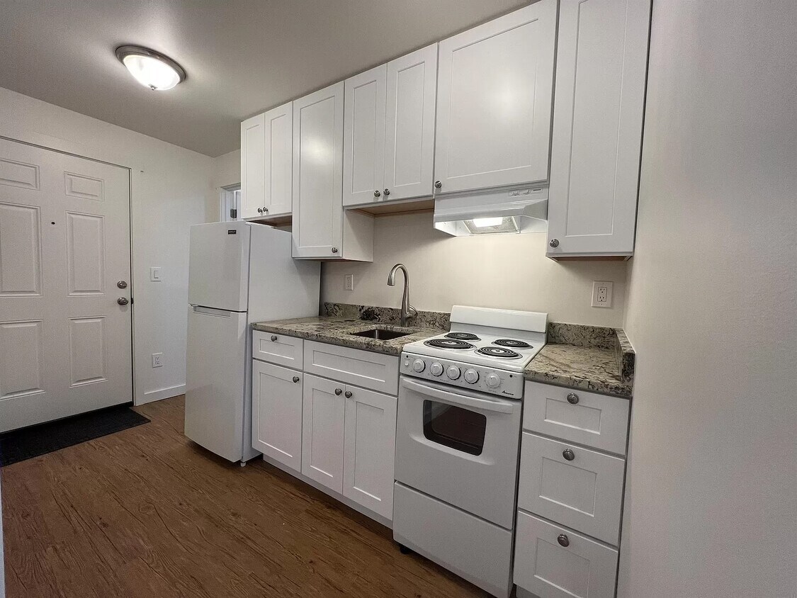 Primary Photo - 251 E 45th St