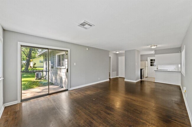 Building Photo - 713 Roosevelt