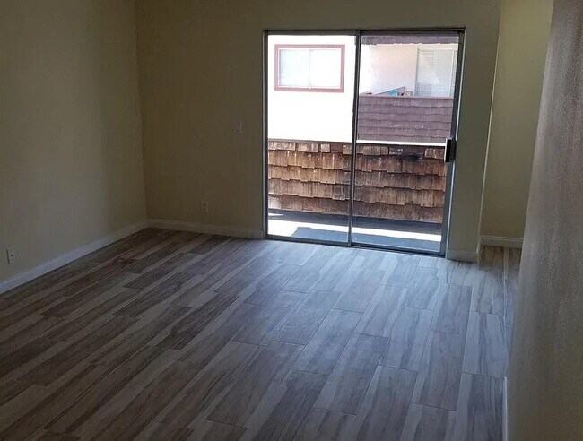 Foto del edificio - "Chic 2-Bed, 2-Bath Retreat in Prime Encino Location – 901 Sq Ft of Modern Comfort!"
