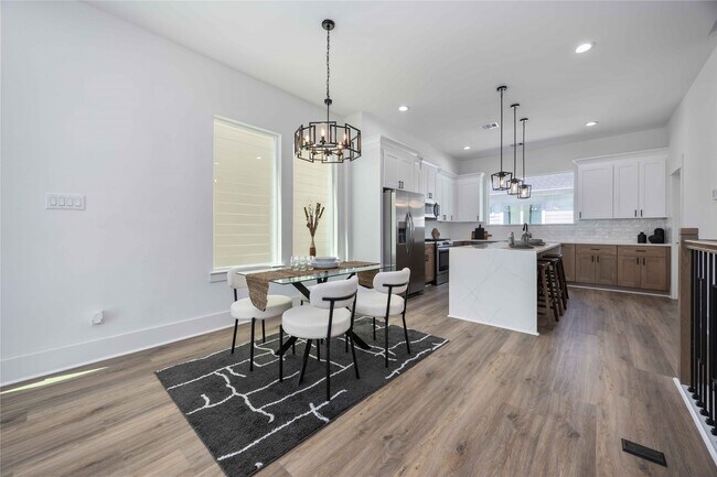 Building Photo - 1941 Knoll St