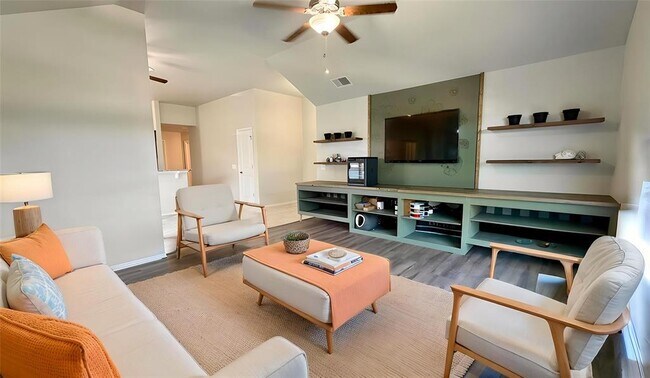 Building Photo - 1109 Hickory Creek Dr