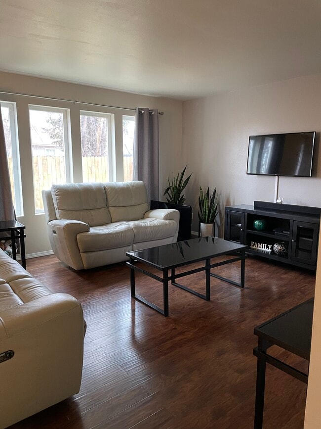 Living Room - 1900 Northwood Rd