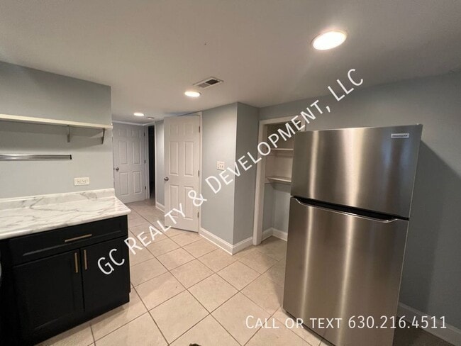 Foto del edificio - 2717 N Hamlin Ave