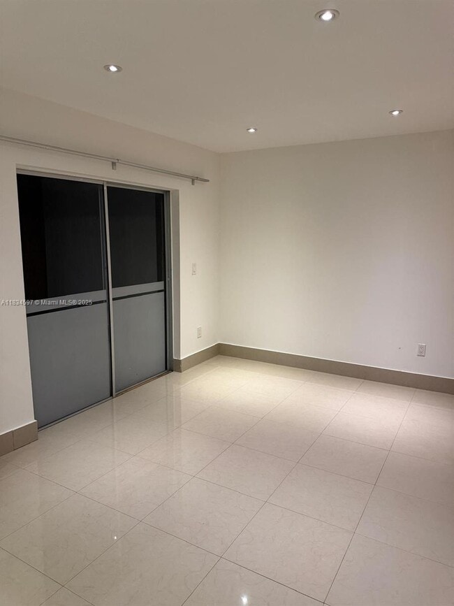Foto del edificio - 109 NE 12th Ave