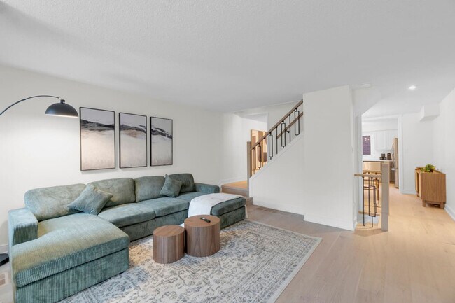 Building Photo - 626 Adelaide St W