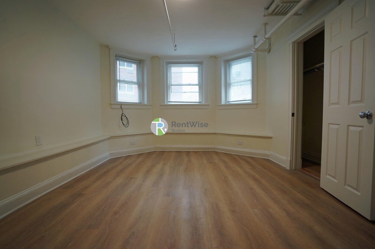 Photo - JUNE 2026-Just renovated spacious 2 bed. H/HW inc. NO FEE!