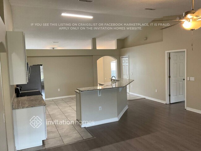 Foto del edificio - 221 Heronwood Cir