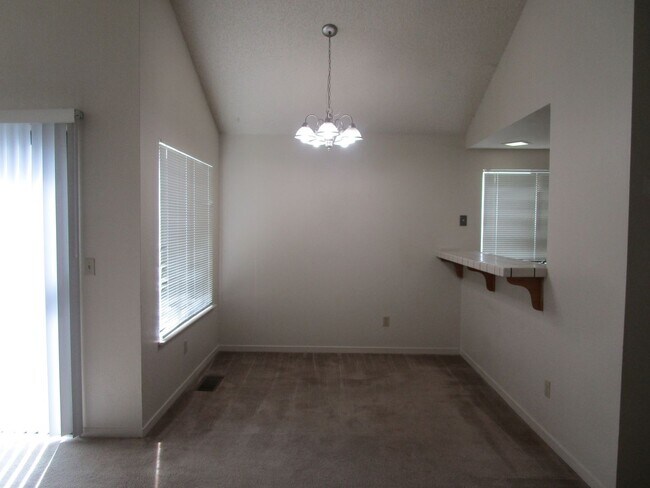 Foto del edificio - 2542 Vista Grande