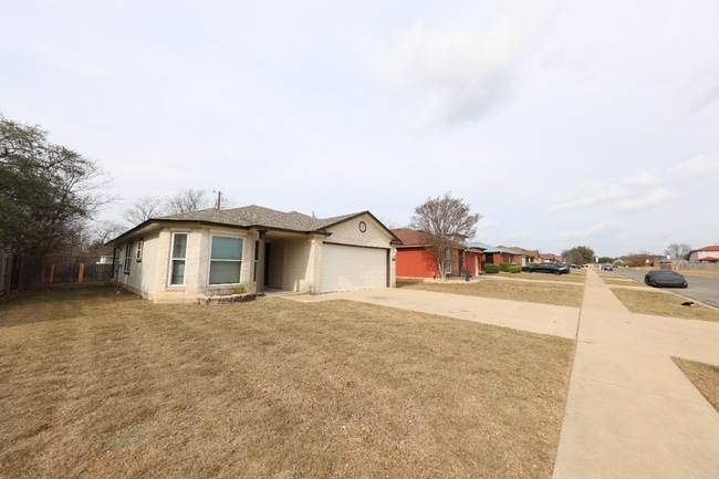 Building Photo - 2403 Haven Dr