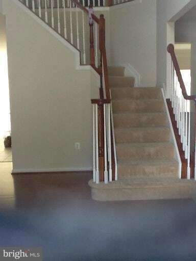 Building Photo - 6303 Soueid St