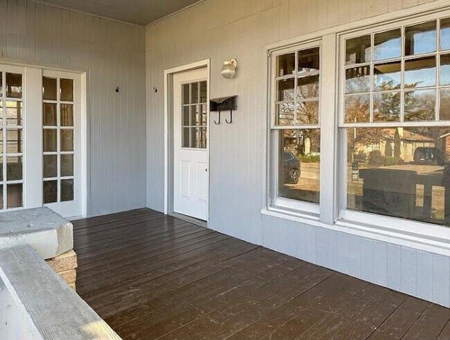 Foto del edificio - Spacious Prairie Style Home- 3 Bed, 1 Bath...