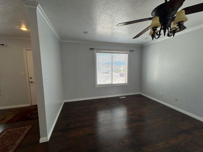 Building Photo - 4 Bedroom 4 Bathroom Home in Provo, Utah!